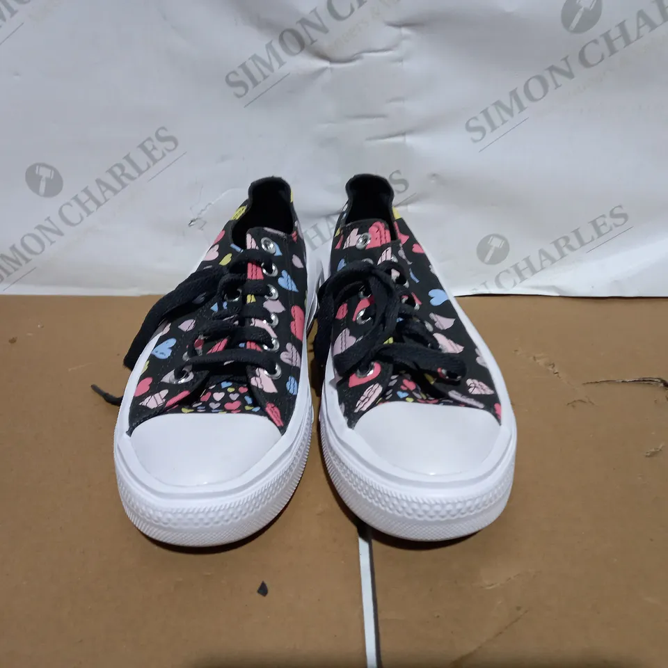 BOXED PAIR OF CONVERSE ALL STAR SIZE 5