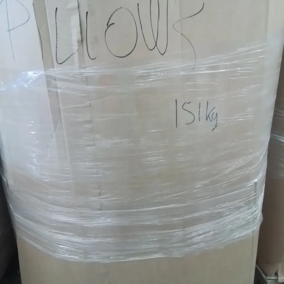 PALLET CONTAINING A LARGE QUANTITY OF PILLOWS 