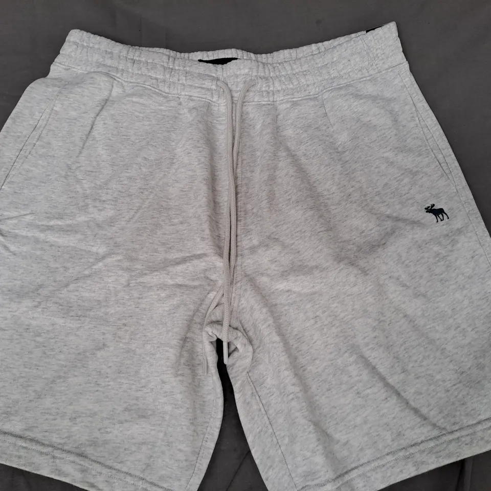 ABERCROMBIE & FITCH SHORTS IN GREY SIZE LARGE