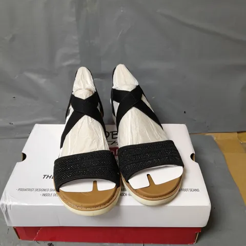 BOBS FROM SKECHERS ARCH FIT SANDALS - BLACK - SIZE 4