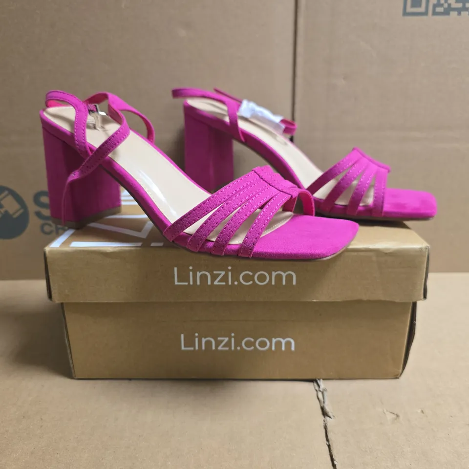 BOXED PAIR OF LINZI ANNIE 5 OPEN TOE BLOCK HEEL SANDALS IN FUCHSIA SIZE 5