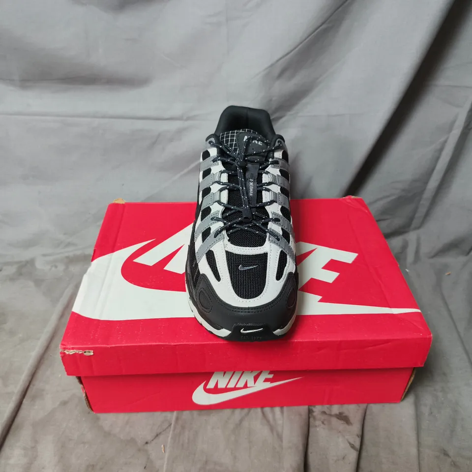 BOXED PAIR OF NIKE P-6000 TRAINERS IN GREY - UK 9