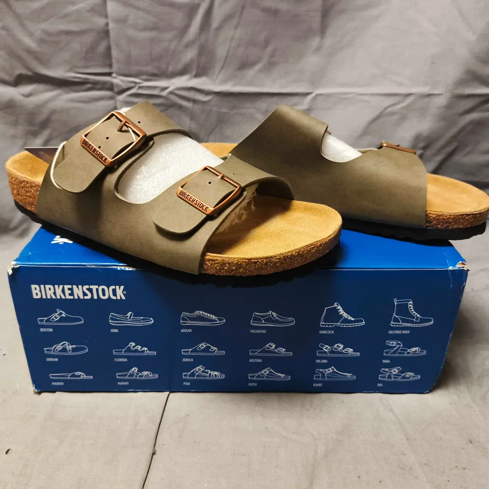 BOXED PAIR OF BIRKENSTOCK ARIZONA SANDALS SIZE EU 39