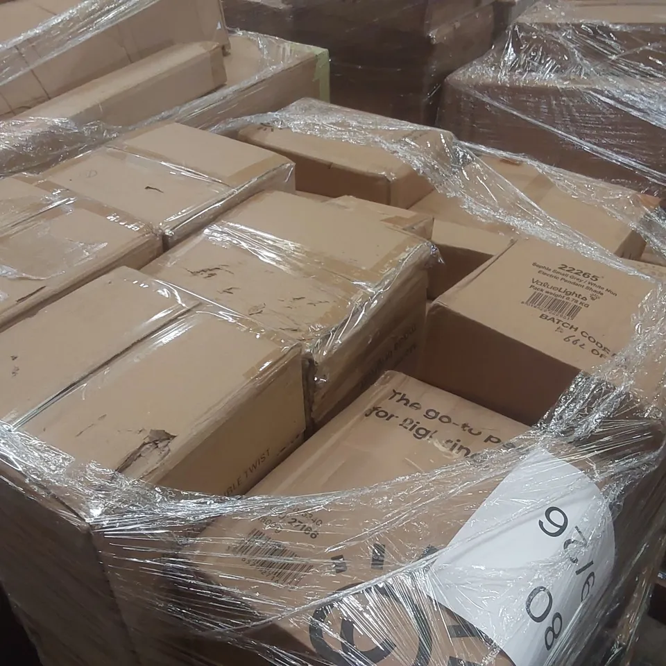 PALLET CONTAINING A VERY LARGE QUANTITY OF ASSORTED DESIGNER LIGHTING PRODUCTS