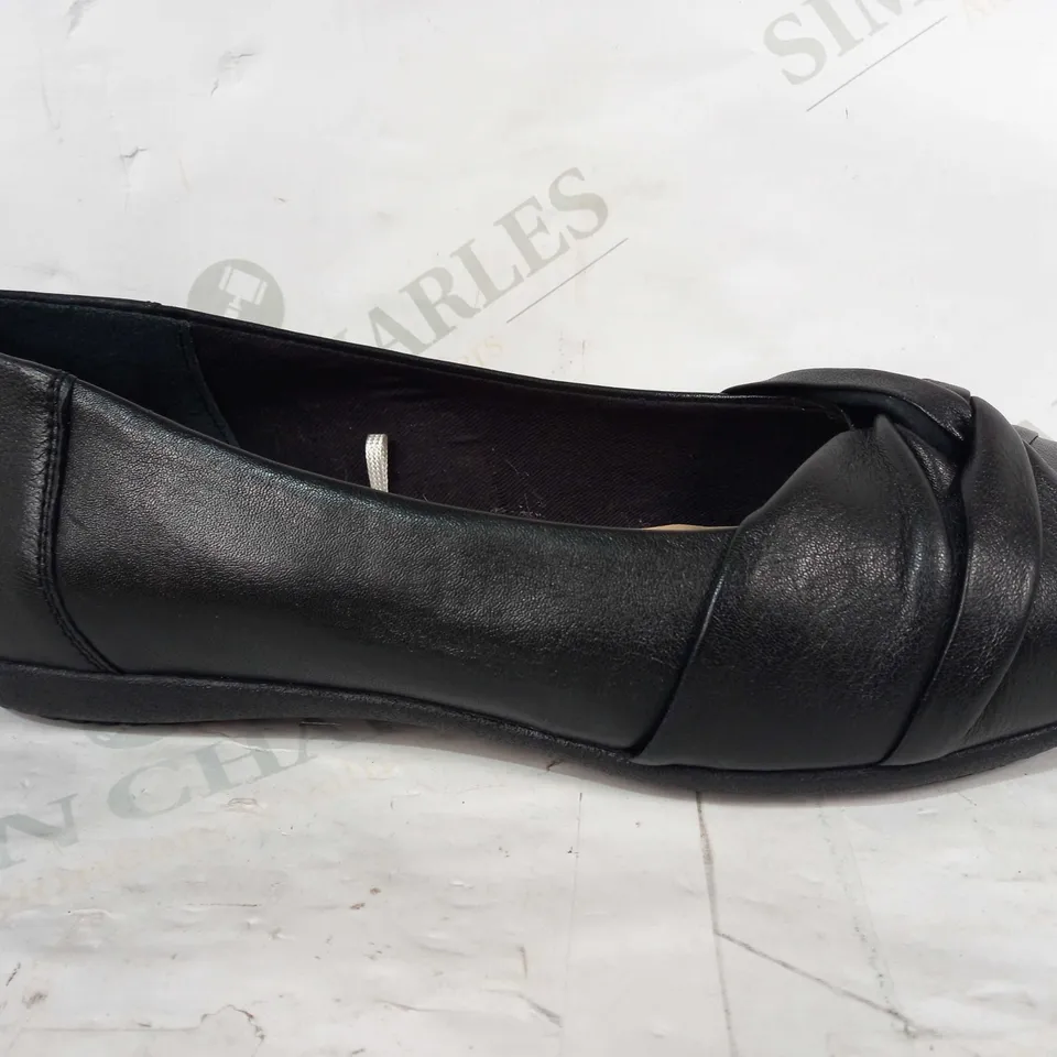 PAIR OF JDWILLIAMS FORMAL SLIP-ON SHOES IN BLACK UK SIZE 7