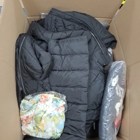 BOX OF APPROX. 25 ASSORTED CLOTHING VARYING IN SIZE/COLOUR/STYLE TO INCLUDE: TOPS, TROUSERS, JUMPERS