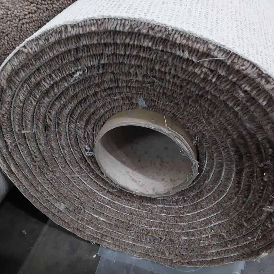 ROLL OF QUALITY BURFORD TWISTCARPET APPROXIMATELY 5M × 8.54M