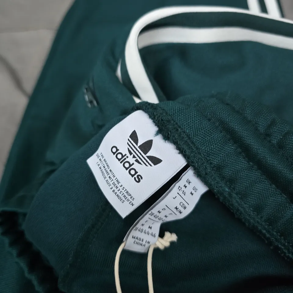 ADIDAS KD4266 CLASSIC TP TRACK PANTS – DARK GREEN WITH WHITE STRIPES (UK M)