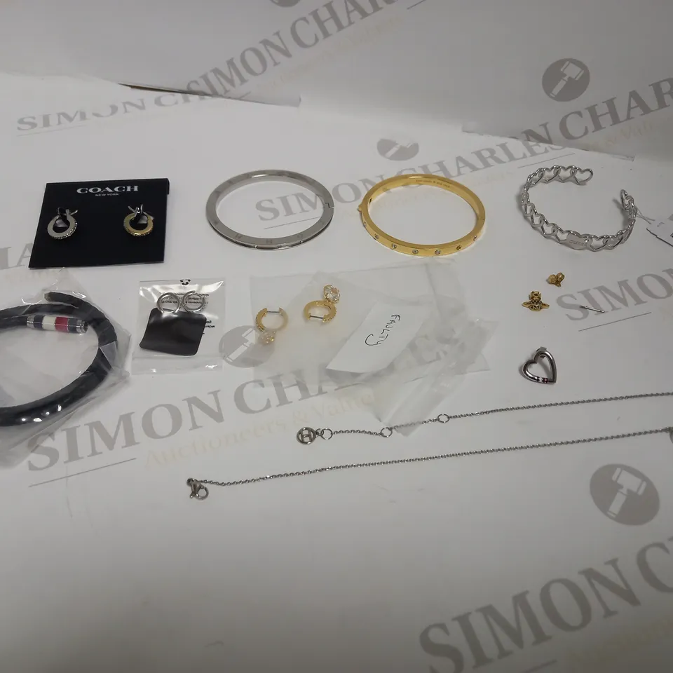 LOT OF 10 ASSORTED JEWELLERY ITEMS, TO INCLUDE TOMMY HILFIGER, OLIVIA BURTON, KATE SPADE, VIVIENNE WESTWOOD & GUESS RRP £520