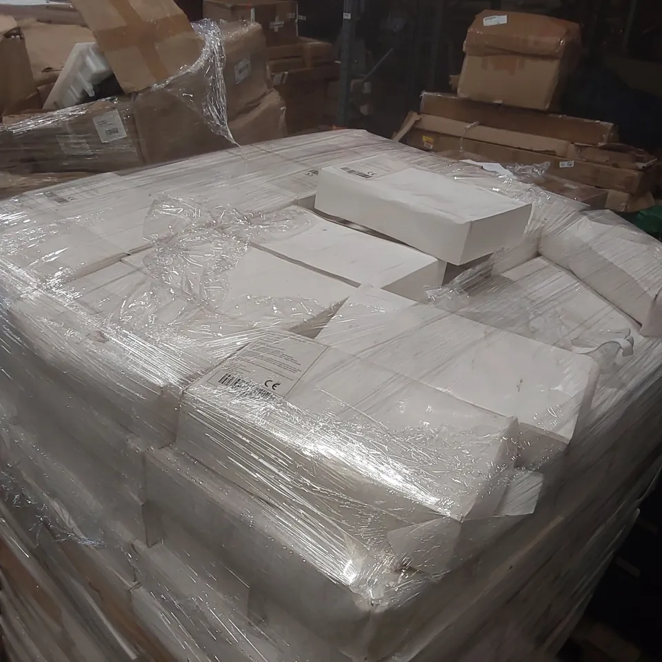PALLET CONTAINING A VERY LARGE QUANTITY OF SAFETY GOGGLES