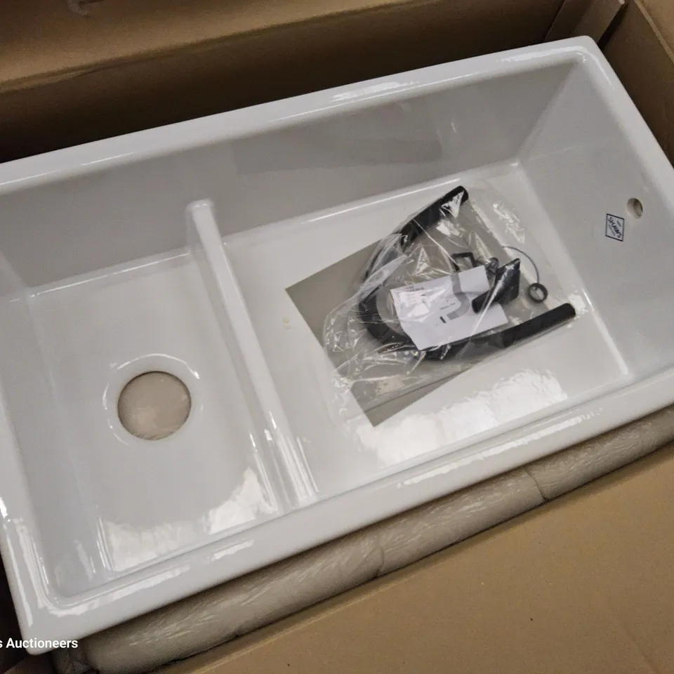 BOXED SHAWS 70/30 WHITE CERAMIC SINK SCBR900WH