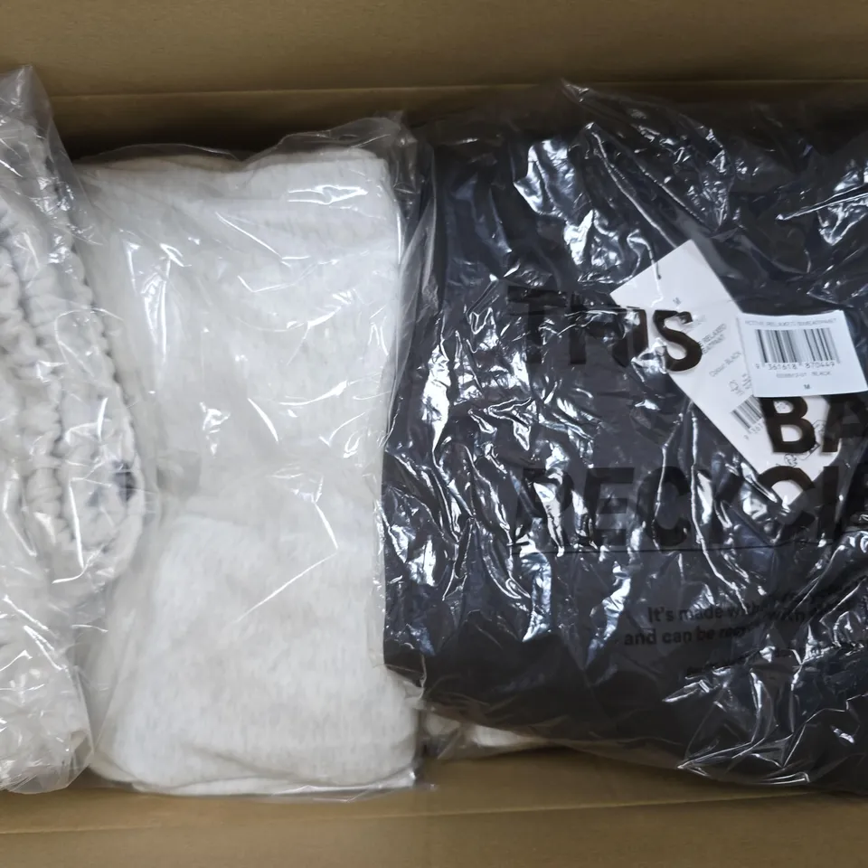 APPROXIMATELY 8 BAGGED ACTIVE RELAXED SWEATPANTS IN BLACK & LIGHT GREY MARL