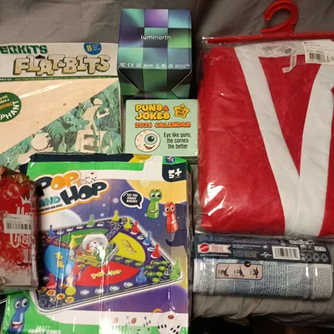 ASSORTED TOYS & GAMES – MIXED LOT WITH BOARD GAMES, PUZZLES & A SEALED RED GARMENT