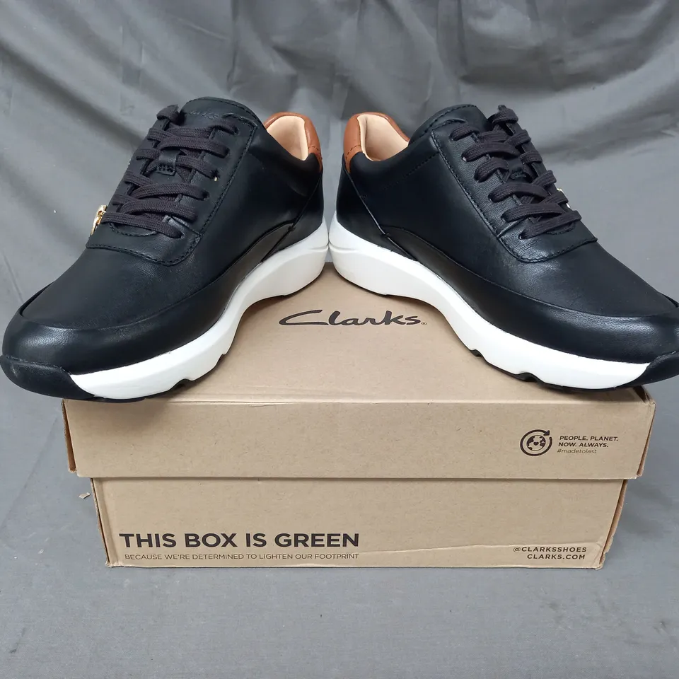BOXED PAIR OF CLARKS TIVOLI ZIP SHOES IN BLACK UK SIZE 5.5
