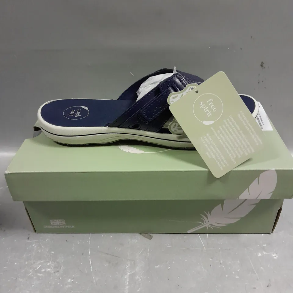 BOXED PAIR OF FREE SPIRIT KELLY OPEN TOE SANDALS - 6