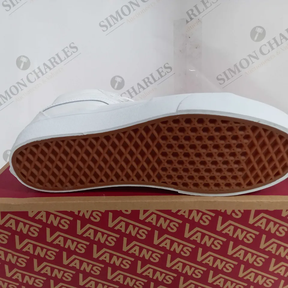 BOXED VANS OFF THE WALL SK8-HIGH PLATFOR IN WHITE - UK 9