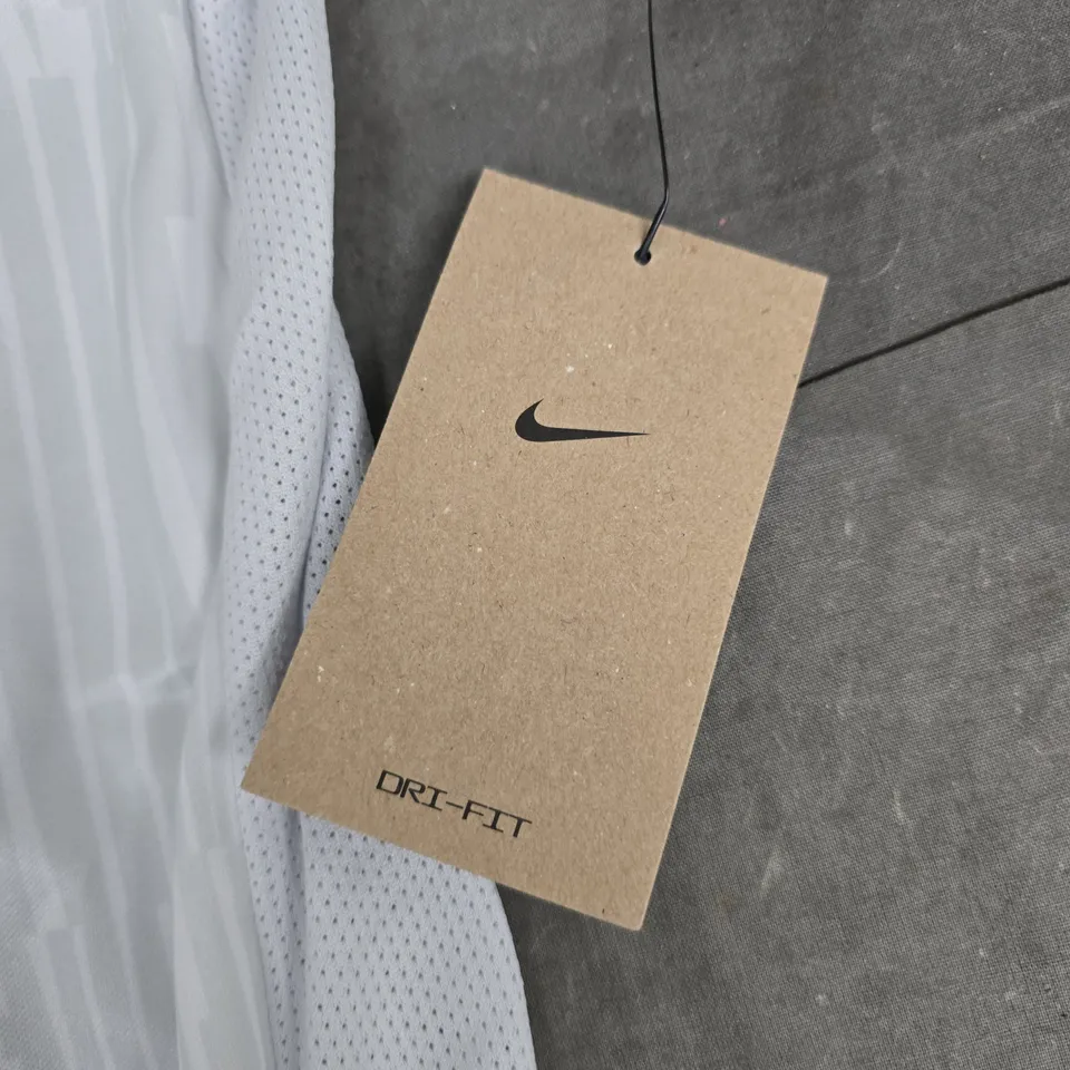 NIKE DRI-FIT KIDS T-SHIRT – LIGHT GREY/WHITE, LG (WITH TAG)