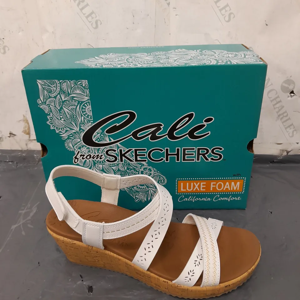 SKETCHERS CALI WOMENS SIZE 10 WEDGE HEEL SANDALS 