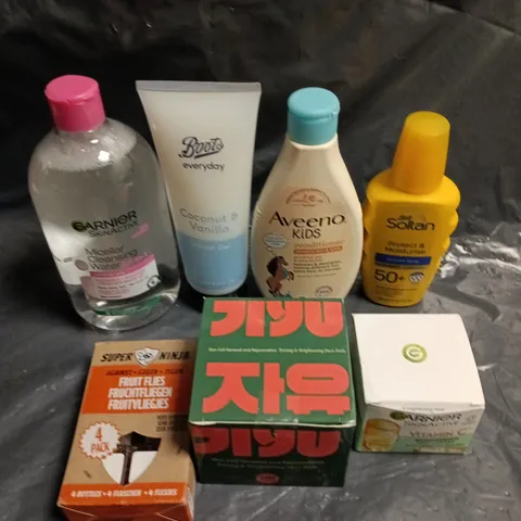 APPROXIMATELY 15 ASSORTED HEALTH & BEAUTY PRODUCTS TO INCLUDE AVEENO CONDITIONER, SOLTAN SUNCARE SPRAY, GARNIER DAY CREAM ETC