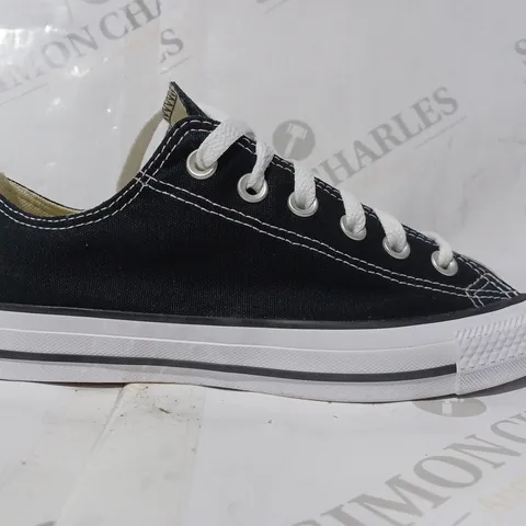 BOXED PAIR OF CONVERSE CANVAS TRAINERS IN BLACK UK SIZE 7