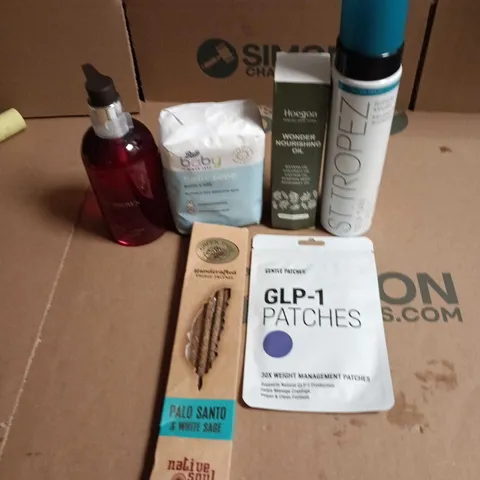 APPROXIMATEY 20 ASSORTED HEALTH AND BEAUTY PRODUCTS TO INCLUDE - ST TROPEZ SELF TAN MOUSSE - BOOTS BABY SOAP AND MOLTON BROWN HAND WASH