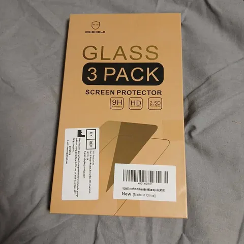 BOX OF ASSORTED PHONE ACCESSORIES INCLUDING MR SHIELD GLASS 3 PACK SCREEN PROTECTORS FOR MOBILE PHONE