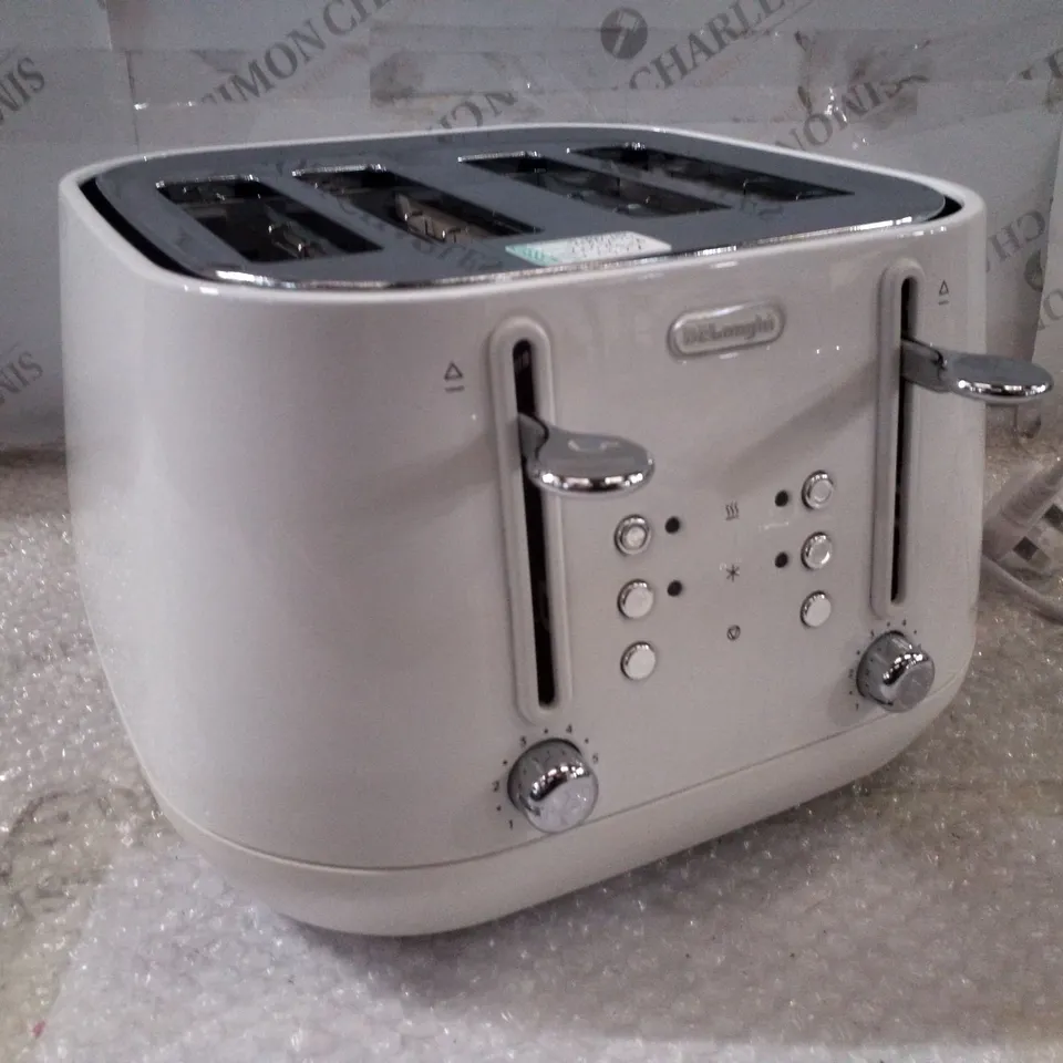 BOXED DĒLONGHI ECLETTICA 4 SLICE TOASTER - WHITE