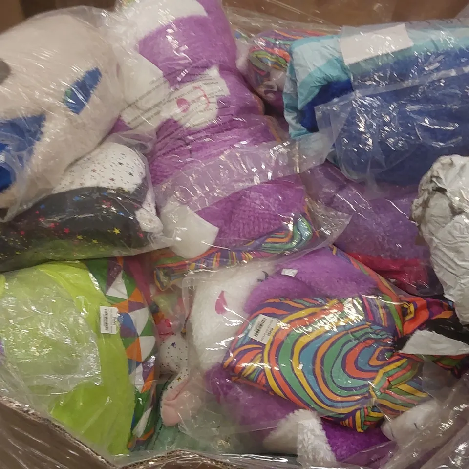 PALLET CONTAINING A LARGE QUANTITY OF ASSORTED HAPPY NAPPERS SLEEPING BAGS ECT