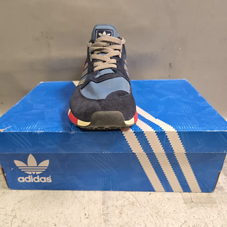BOXED PAIR OF ADIDAS BOSTON SUPER SHOES IN NAVY/BLUE/SILVER SIZE UK 9