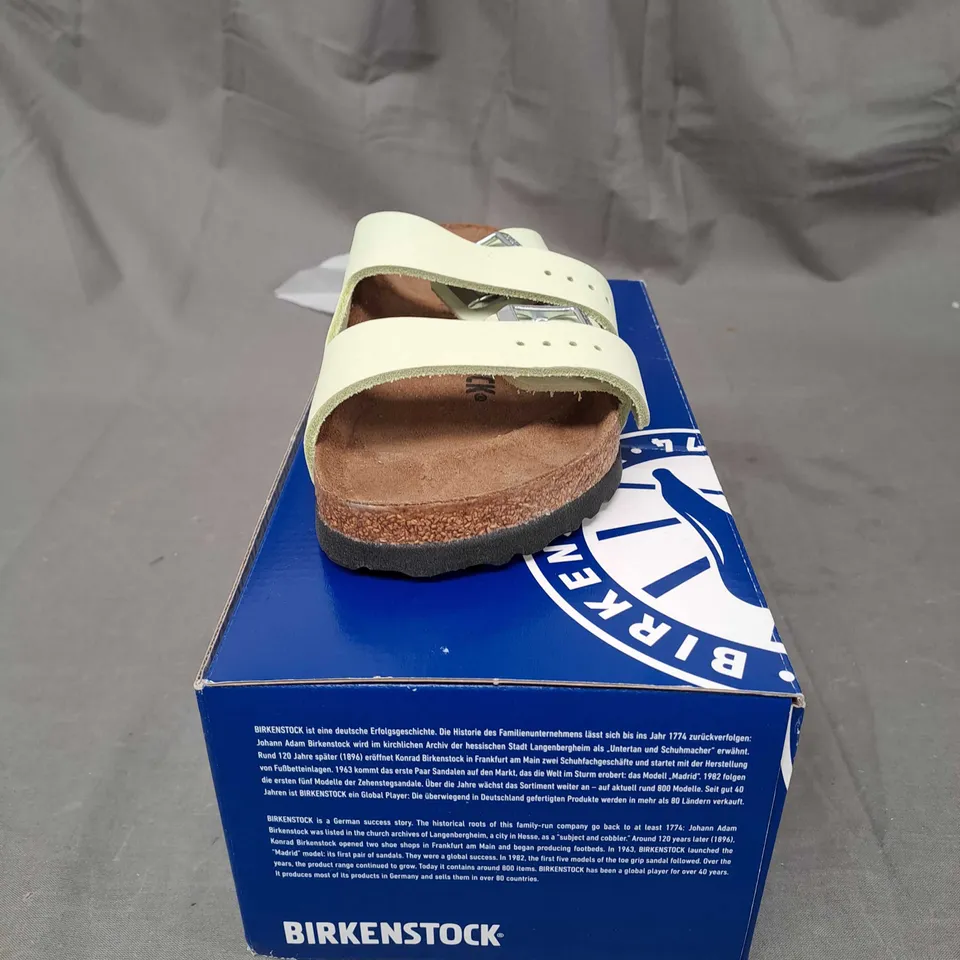 BOXED PAIR OF BIRKENSTOCK ARIZONA FADED LIME SANDALS SIZE 2.5