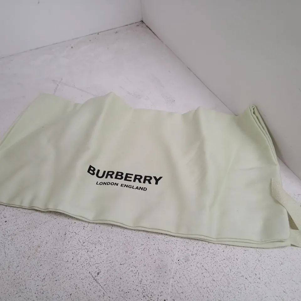 BURBERRY LOW TOP SNEAKER – BLACK, UK 10 (EUR 44)