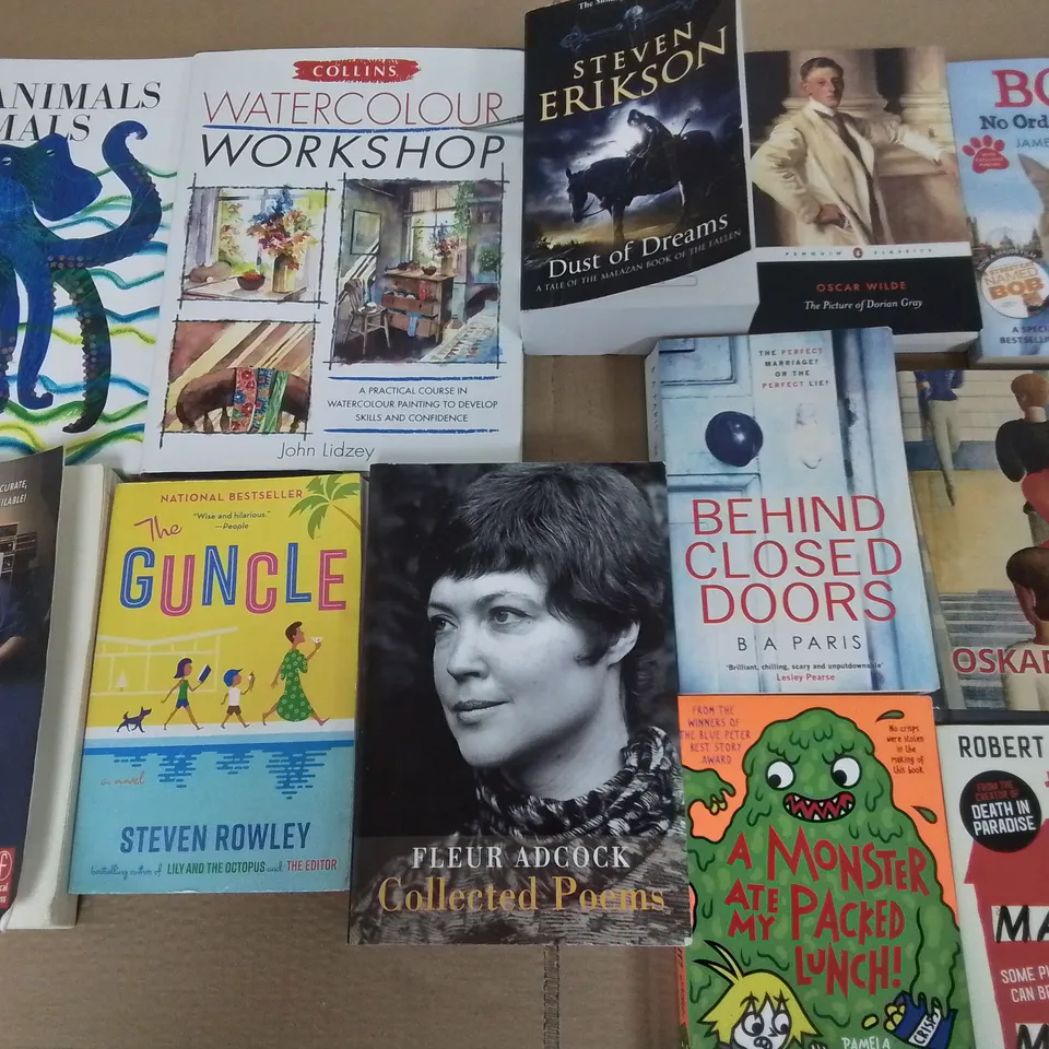 LARGE QUANTITY OF ASSORTED BOOKSTO INCLUDE 2024 STAMP CATALOGUE, POINTS SCOOBY DOO FOLKLORE AND THE COMEDY OF ERRORS
