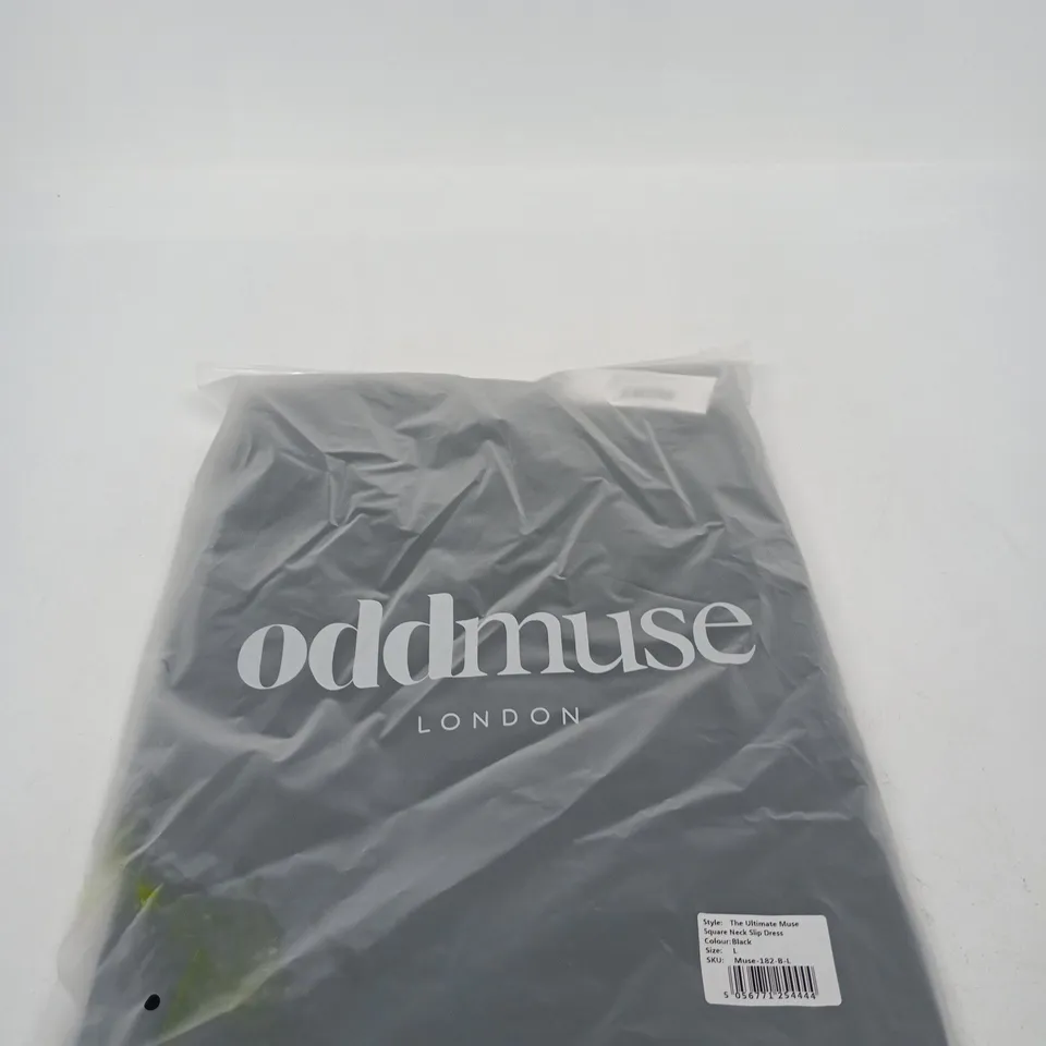 ODDMUSE LONDON THE ULTIMATE MUSE SQUARE NECK SLIP DRESS – BLACK – SIZE L