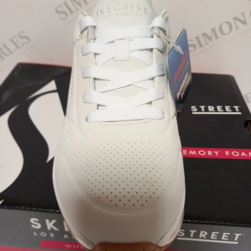 BOXED SKETCHERS UNO SOA JN00 SIZE 3