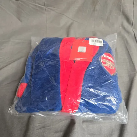 BAGGED ARSENAL FC BOYS DRESSING GOWN IN RED/BLUE SIZE 3-4YRS