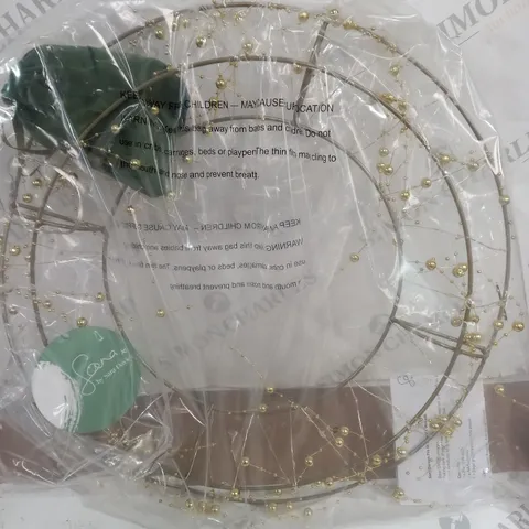 BOXED PRE-LIT GOLDEN DECORATION 