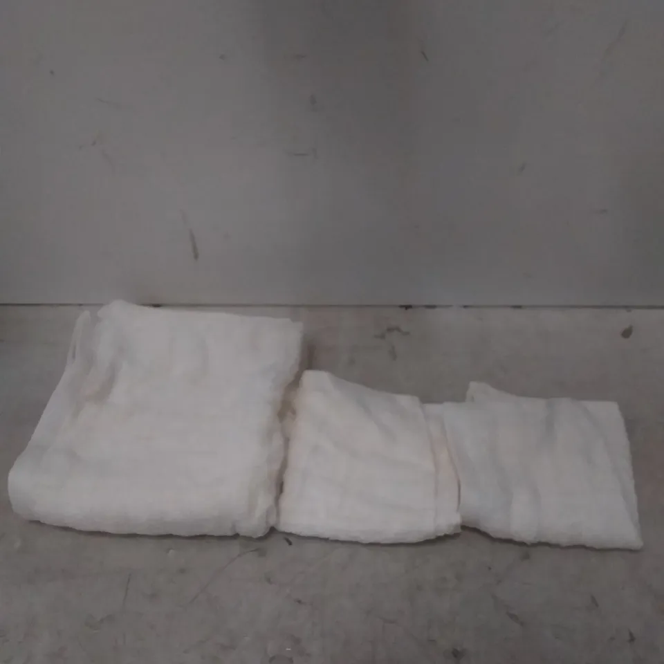 SET OF ASSORTED TOWELS COLOUR: MARSHMALLOW 