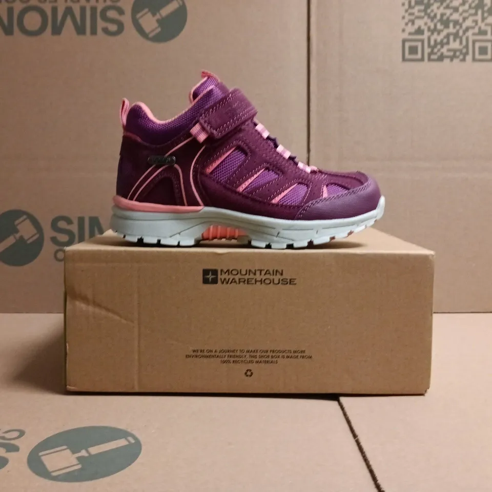 BOXED PAIR OF MOUNTAIN WAREHOUSE DRIFT JUNIOR WATERPROOF TDOOR BOOTS IN BERRY SIZE UK 11
