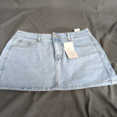 DENIM MINI SKIRT – LIGHT WASH – WOMEN SIZE M
