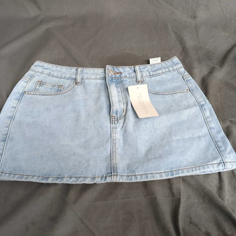 DENIM MINI SKIRT – LIGHT WASH – WOMEN SIZE M