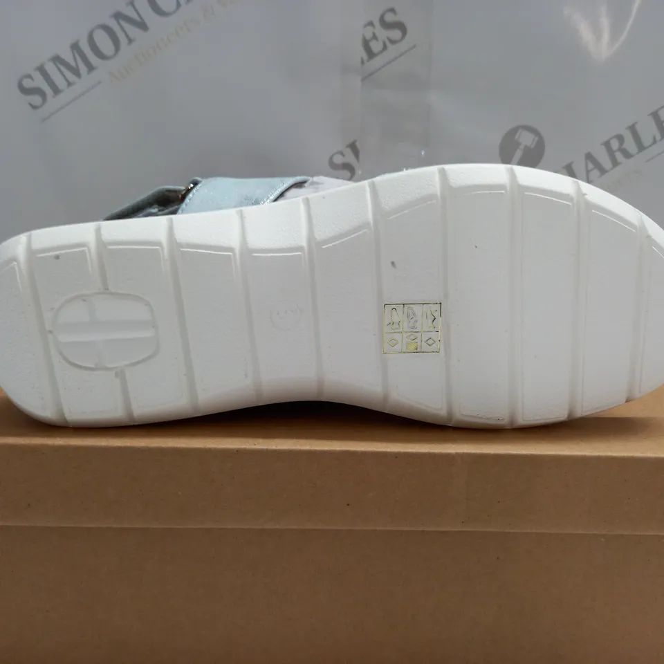 BOXED PAIR OF CUSHION WALK JEWELLED SANDALS IN SILVER - SIZE 6