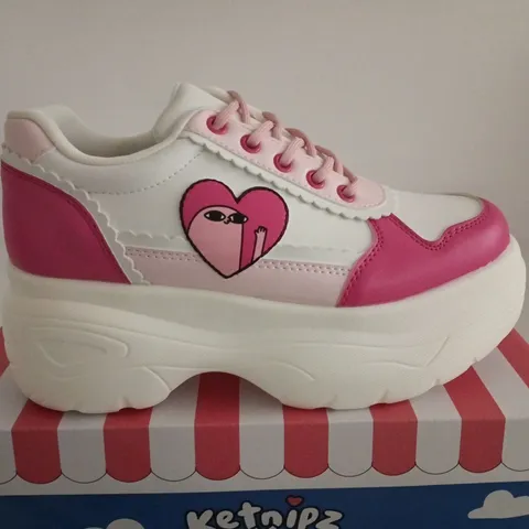 BOXED PAIR OF KETNIPZ X KOI LOVEABLE ANTICS TRAINERS - PINK - US SIZE 8