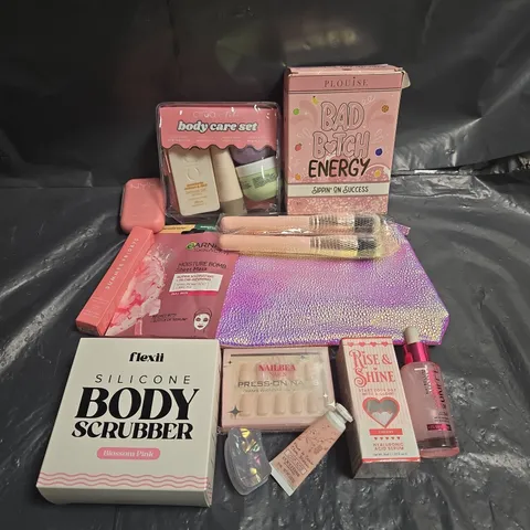 APPROXIMATEY 12 ASSORTED HEALTH AND BEAUTY PRODUCTS TO INCLUDE - CIROA BODY CARE SET - MAYBELLINE GRIPPY PRIMER - PRESS ON NAILS - ETC