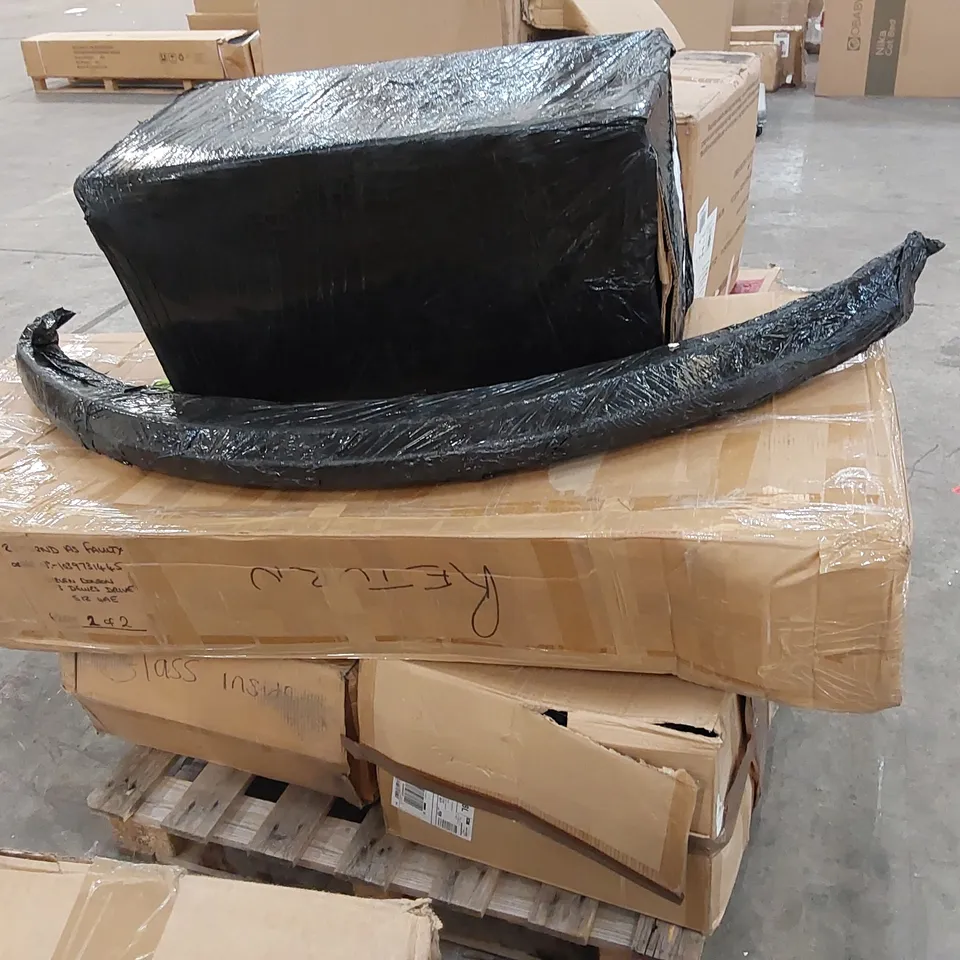 PALLET OF GARDEN FURNITURE PARTS