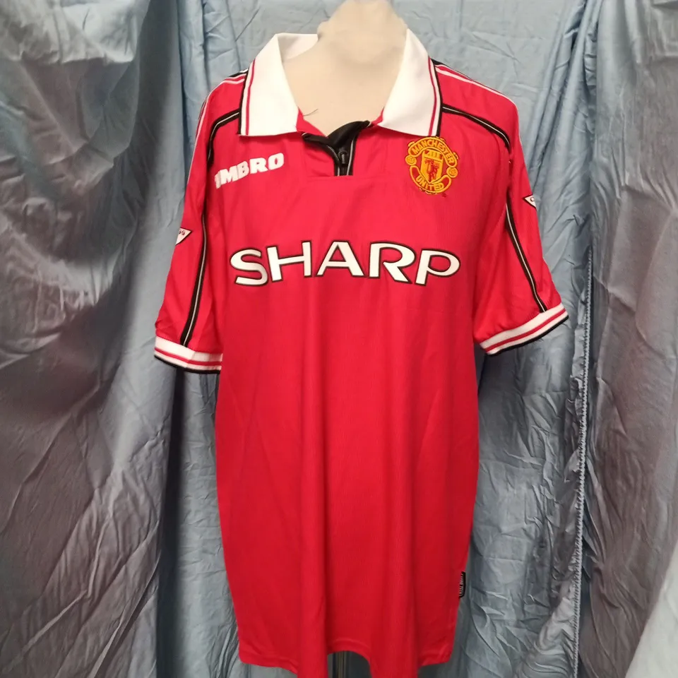 MANCHESTER UNITED UMBRO FOOTBALL SHIRT – BECKHAM 7, RED, UK 20-22 (2XL)