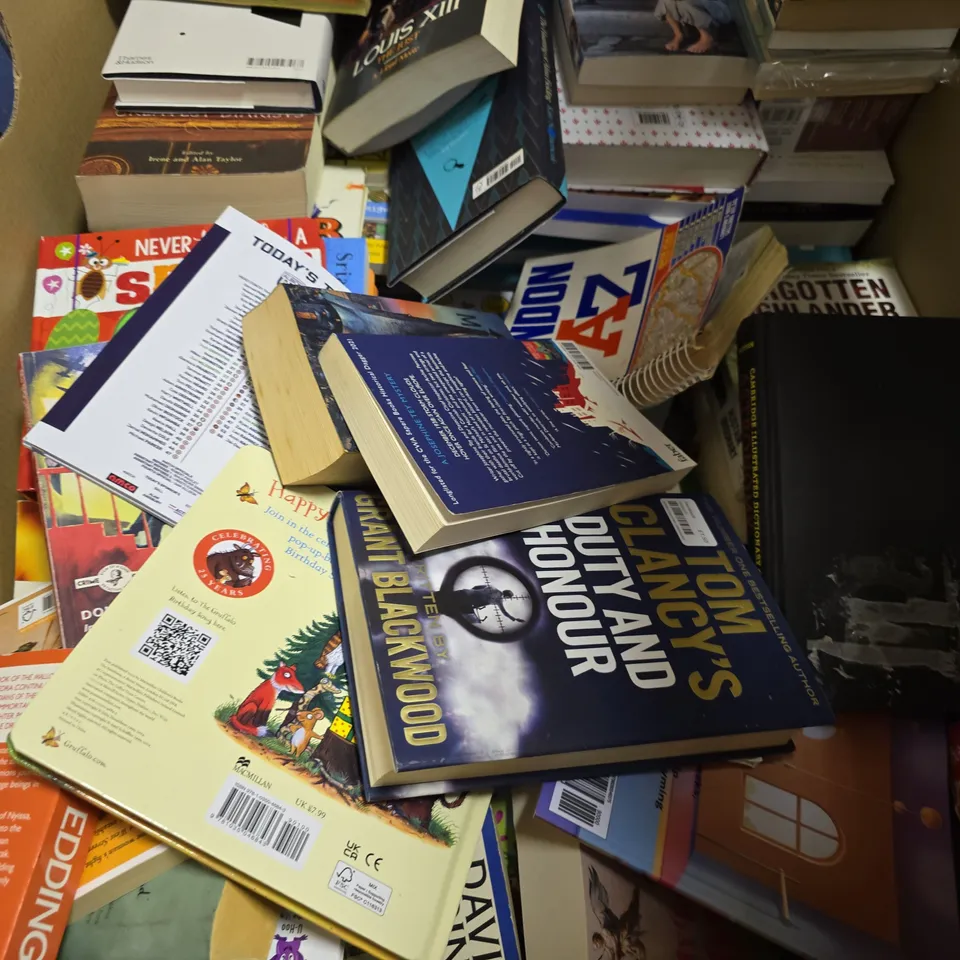 LARGE QUANTITY OF ASSORTED BOOKS TO INCLUDE FICTION & NON FICTION - COLLECTION ONLY