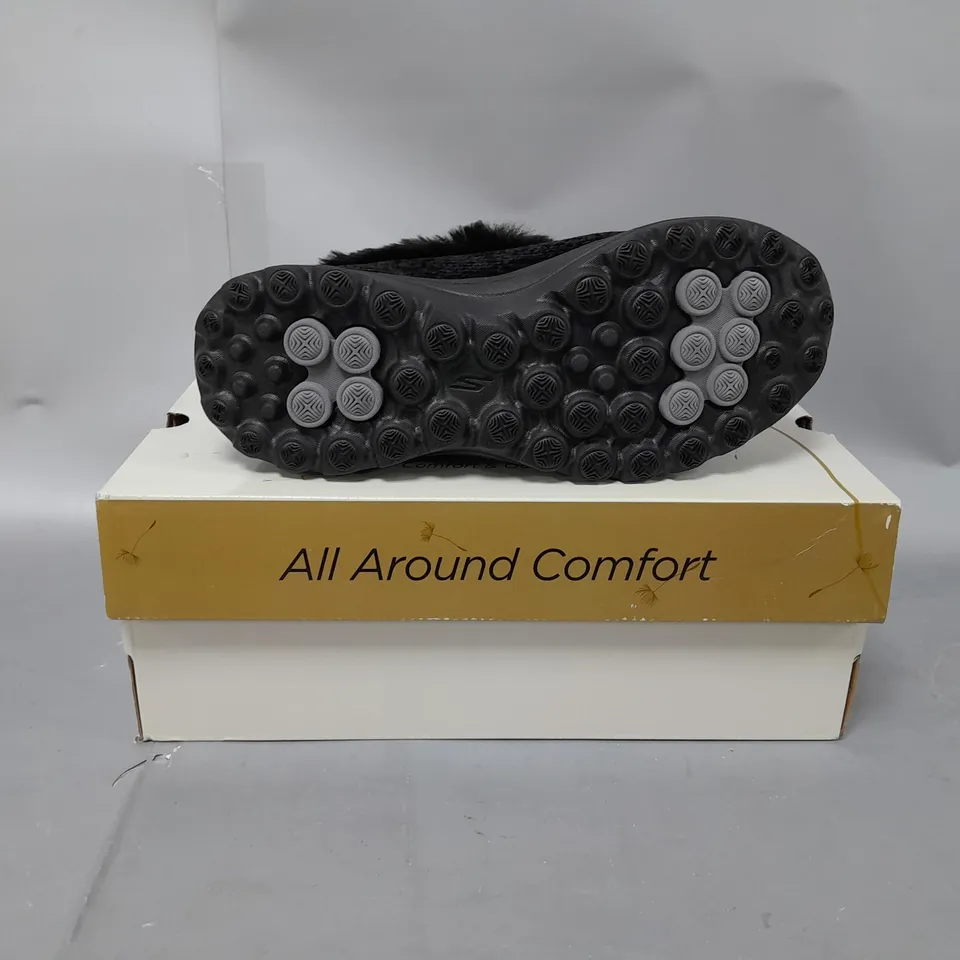 BOXED PAIR OF SKECHERS SLIP ON SHOES IN BLACK - UK SIZE 3