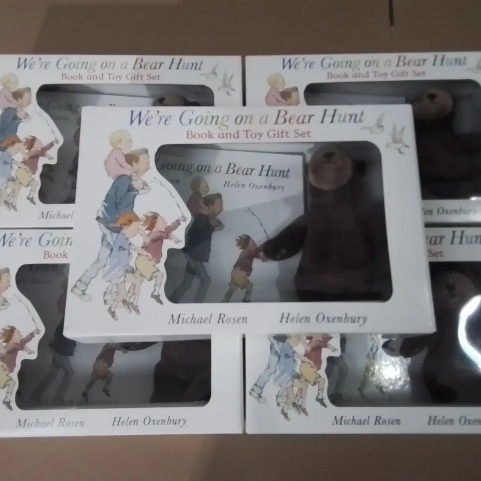 LOT OF 5 BRAND NEW GOING ON A BEAR HUNT BOOK AND TOY GIFT SET