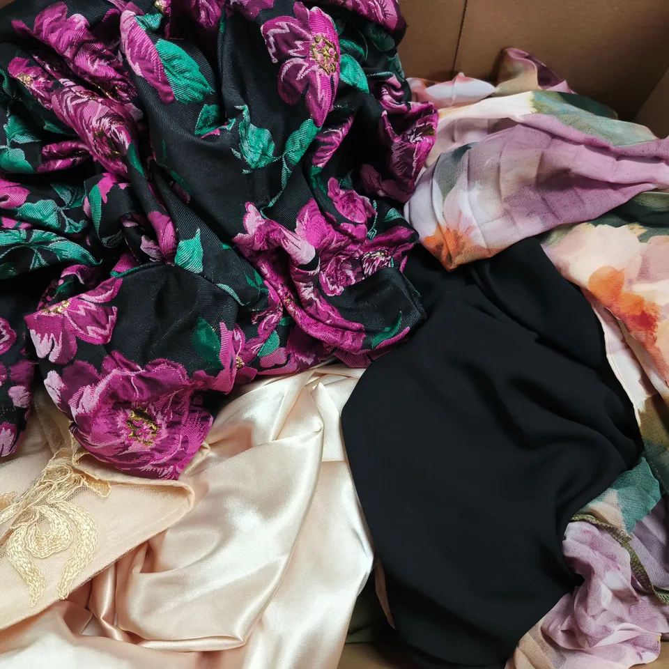 BOX OF APPROXIMATELY 10 ASSORTED CLOTHING ITEMS IN VARIOUS COLOUR, SIZES AND STYLES