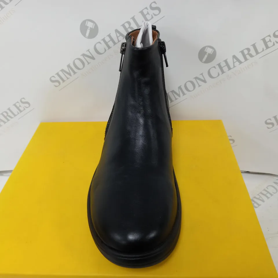 BOXED STRIVE BAMFORD II BOOTS IN BLACK - UK 5